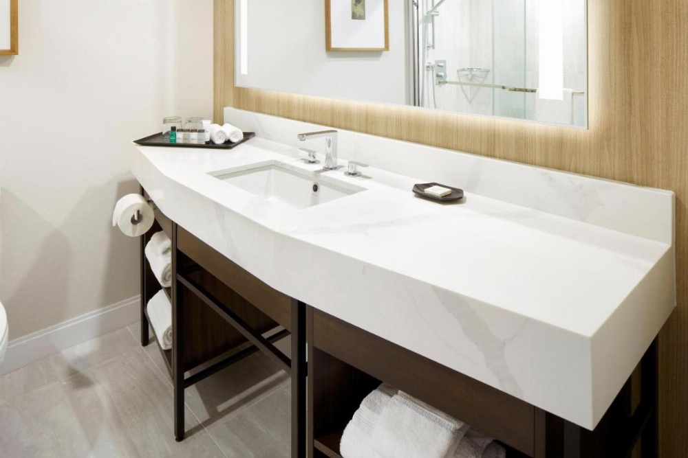 Room image 4